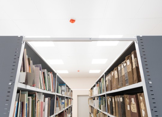 Соединитель рядов стационарных стеллажей