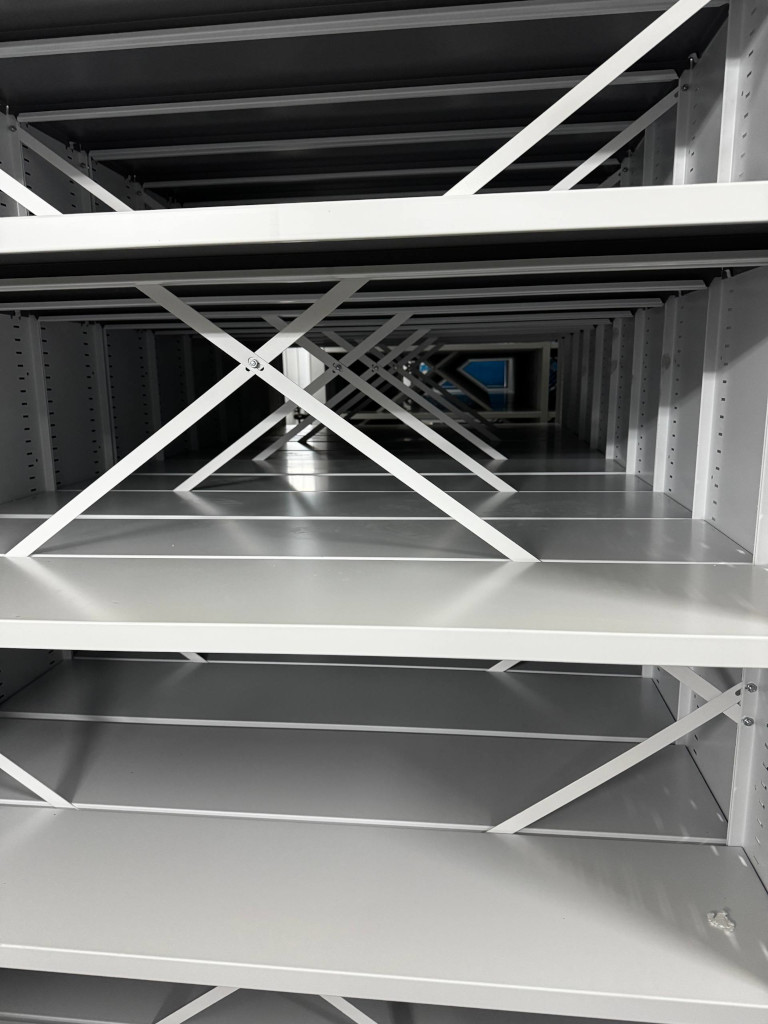 Двухсторонние мобильные стеллажи